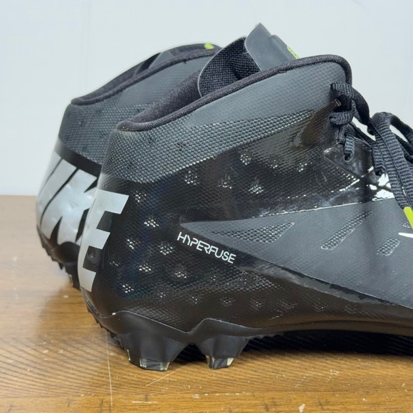 Athletic_Shoes